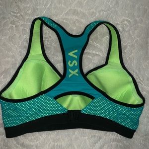 Victoria’s Secret sports bra size 34b